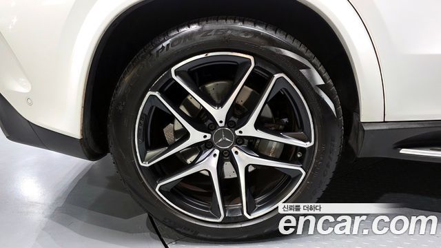 Mercedes-Benz GLE-Class 2021 — photo 5