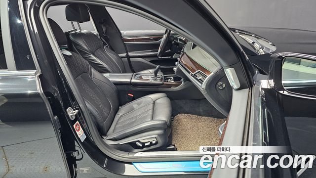 BMW 7-Series 2016 — photo 10