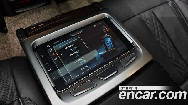 BMW 7-Series 2016 — photo 18