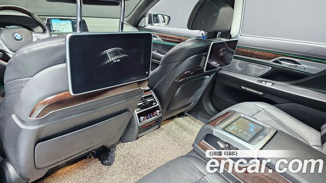 BMW 7-Series 2016 — photo 19
