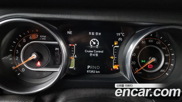 Jeep Wrangler 2019 — photo 11