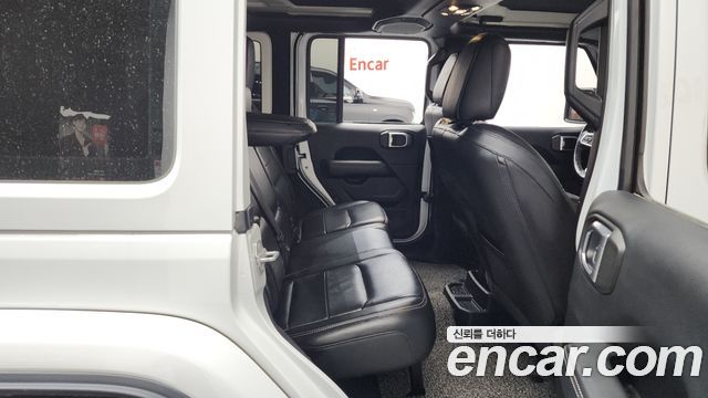 Jeep Wrangler 2019 — photo 17