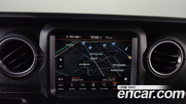 Jeep Wrangler 2019 — photo 18