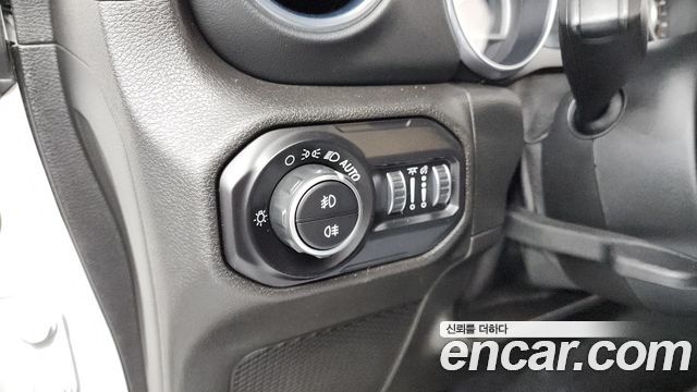 Jeep Wrangler 2019 — photo 26