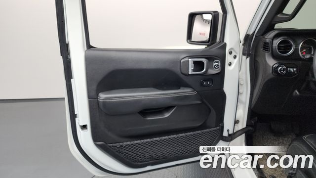 Jeep Wrangler 2019 — photo 14