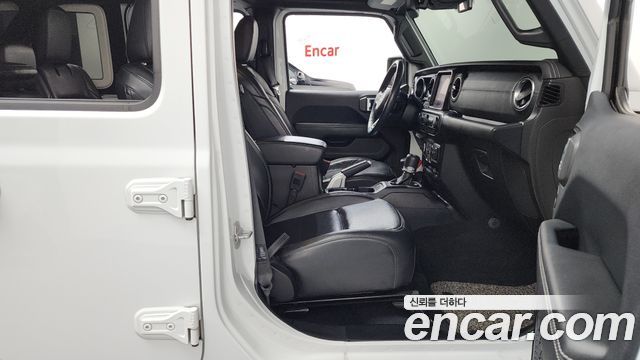 Jeep Wrangler 2019 — photo 16