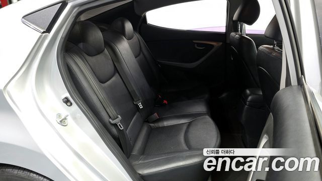 Hyundai AVANTE 2016 — photo 11