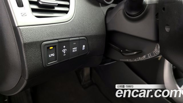 Hyundai AVANTE 2016 — photo 16