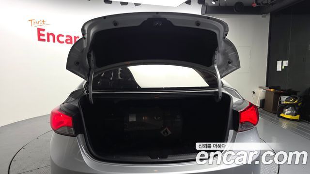 Hyundai AVANTE 2016 — photo 18