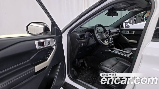 Ford Explorer 2021 — photo 10