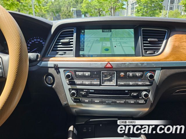 Genesis G80 2017 — photo 19