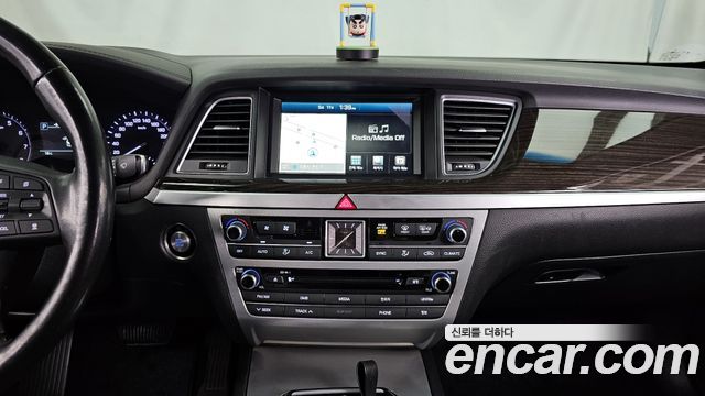 Genesis G80 2017 — photo 14