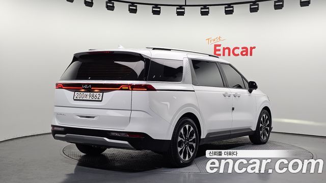 Kia Canival 2022 — photo 2