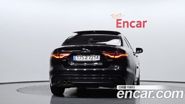 Jaguar XE 2020 — photo 5