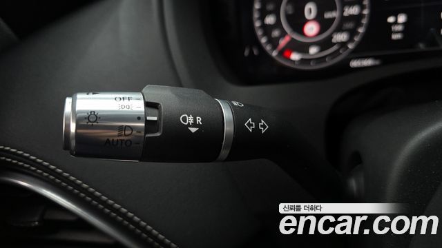 Jaguar XE 2020 — photo 26