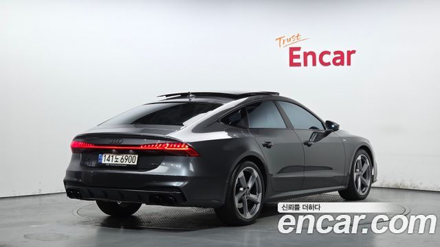 Audi A7 2022 — photo 2