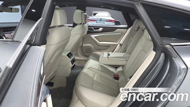 Audi A7 2022 — photo 17