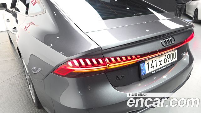 Audi A7 2022 — photo 9