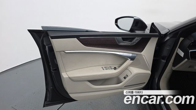 Audi A7 2022 — photo 14