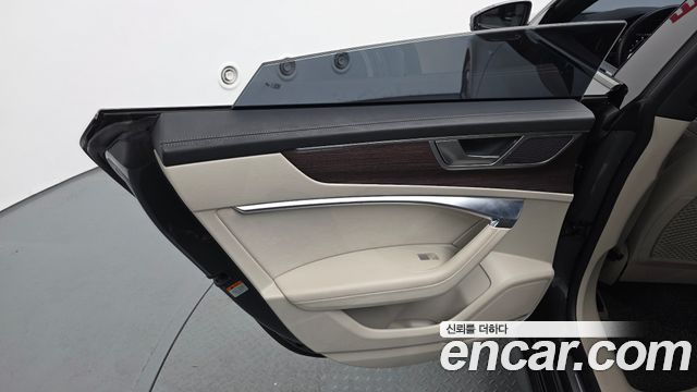 Audi A7 2022 — photo 15