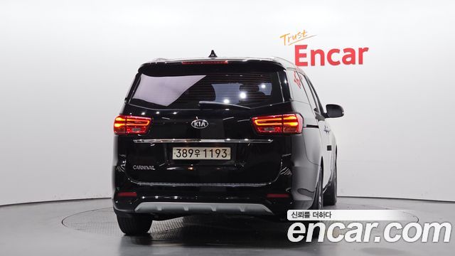 Kia Canival 2020 — photo 4