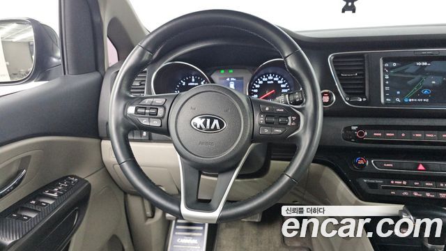 Kia Canival 2020 — photo 17