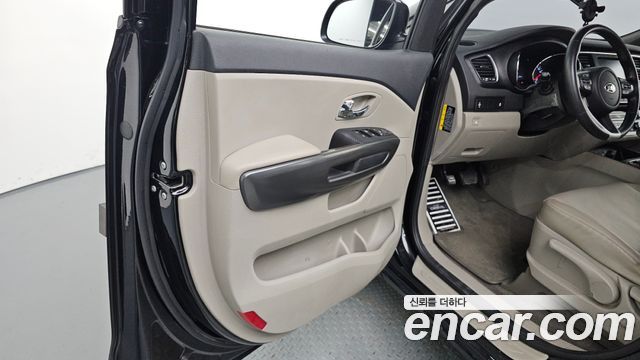 Kia Canival 2020 — photo 14