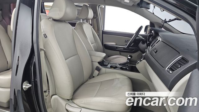 Kia Canival 2020 — photo 16