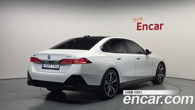 BMW 5-Series 2024 — photo 2