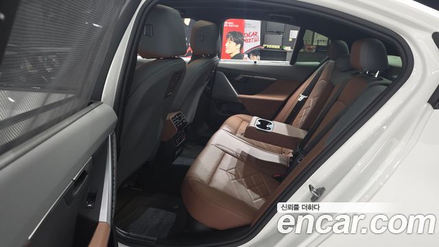 BMW 5-Series 2024 — photo 18