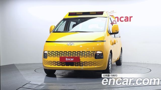 Hyundai Staria 2024 — photo 3