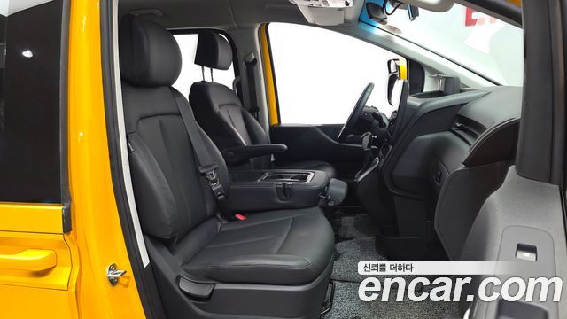 Hyundai Staria 2024 — photo 16