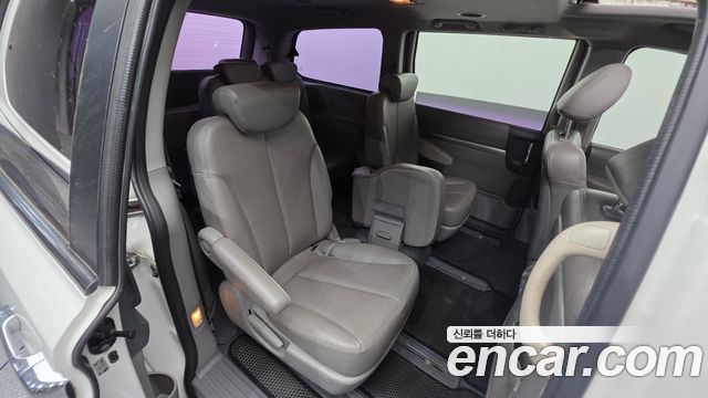 Kia Canival 2013 — photo 24