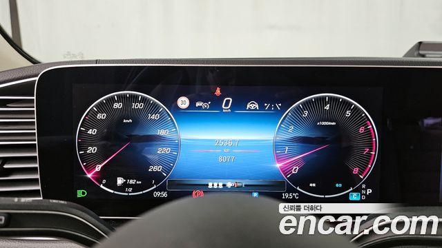 Mercedes-Benz GLE-Class 2025 — photo 8