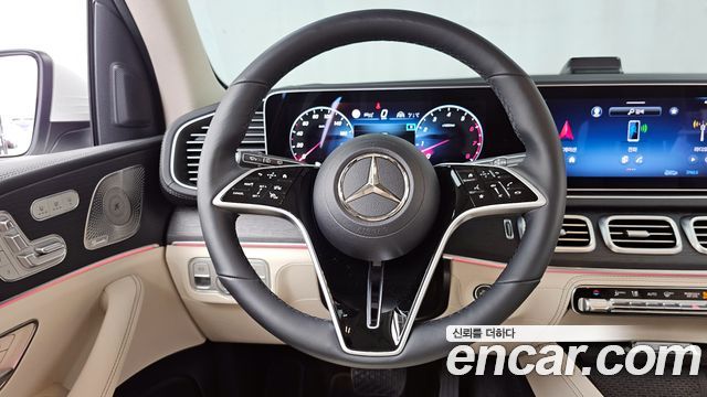 Mercedes-Benz GLE-Class 2025 — photo 13