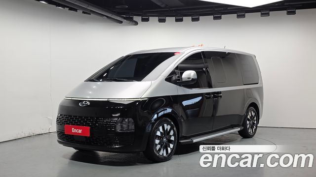 Hyundai Staria 2023 — photo 1