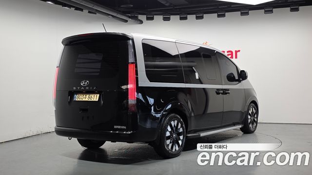Hyundai Staria 2023 — photo 2