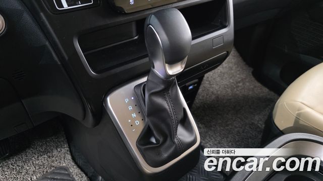 Hyundai Staria 2023 — photo 12