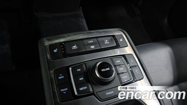 Hyundai Genesis 2016 — photo 28