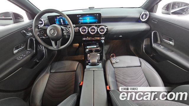 Mercedes-Benz A-Class 2020 — photo 10