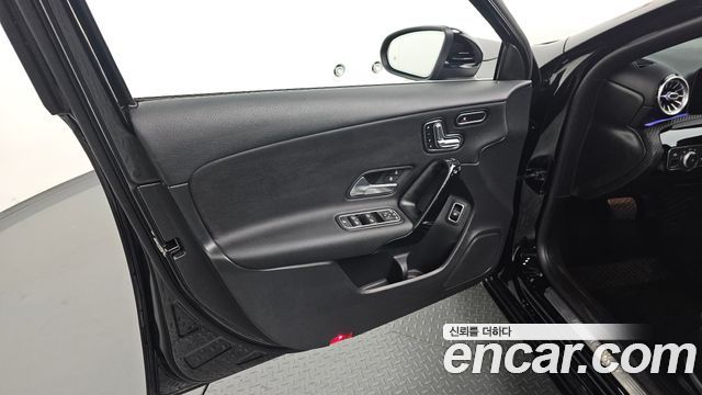 Mercedes-Benz A-Class 2020 — photo 24