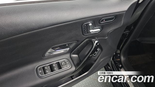 Mercedes-Benz A-Class 2020 — photo 25