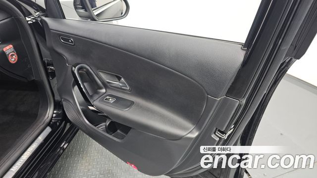 Mercedes-Benz A-Class 2020 — photo 14
