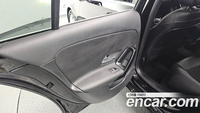 Mercedes-Benz A-Class 2020 — photo 15