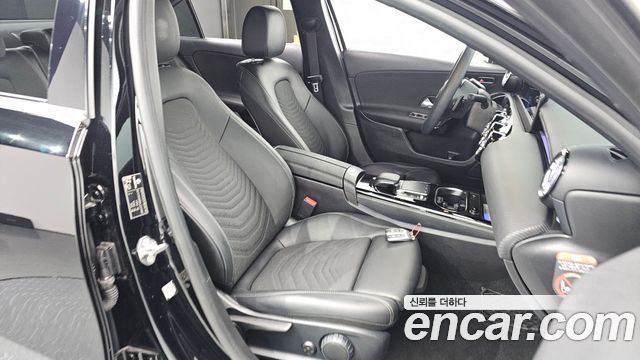 Mercedes-Benz A-Class 2020 — photo 16