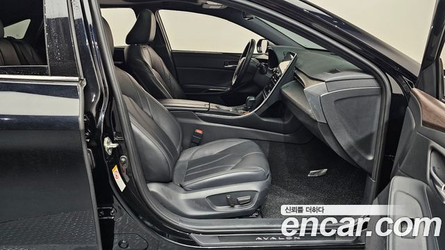 Toyota Avalon 2019 — photo 16
