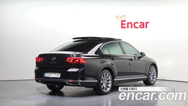 Volkswagen Passat 2022 — photo 2