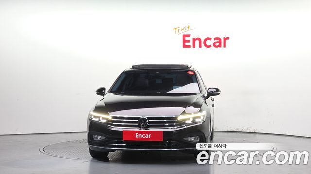 Volkswagen Passat 2022 — photo 3
