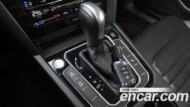 Volkswagen Passat 2022 — photo 12