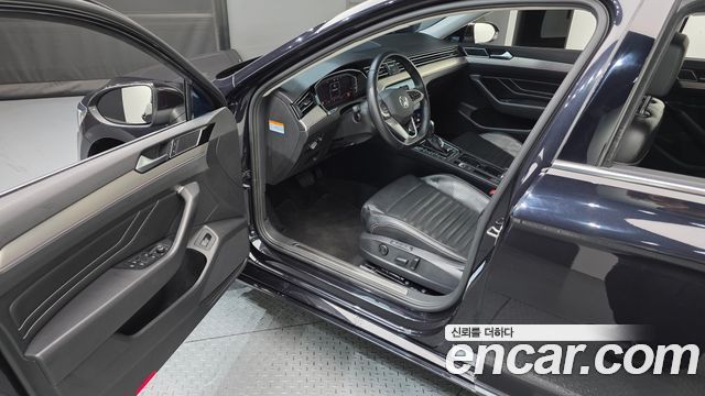 Volkswagen Passat 2022 — photo 13